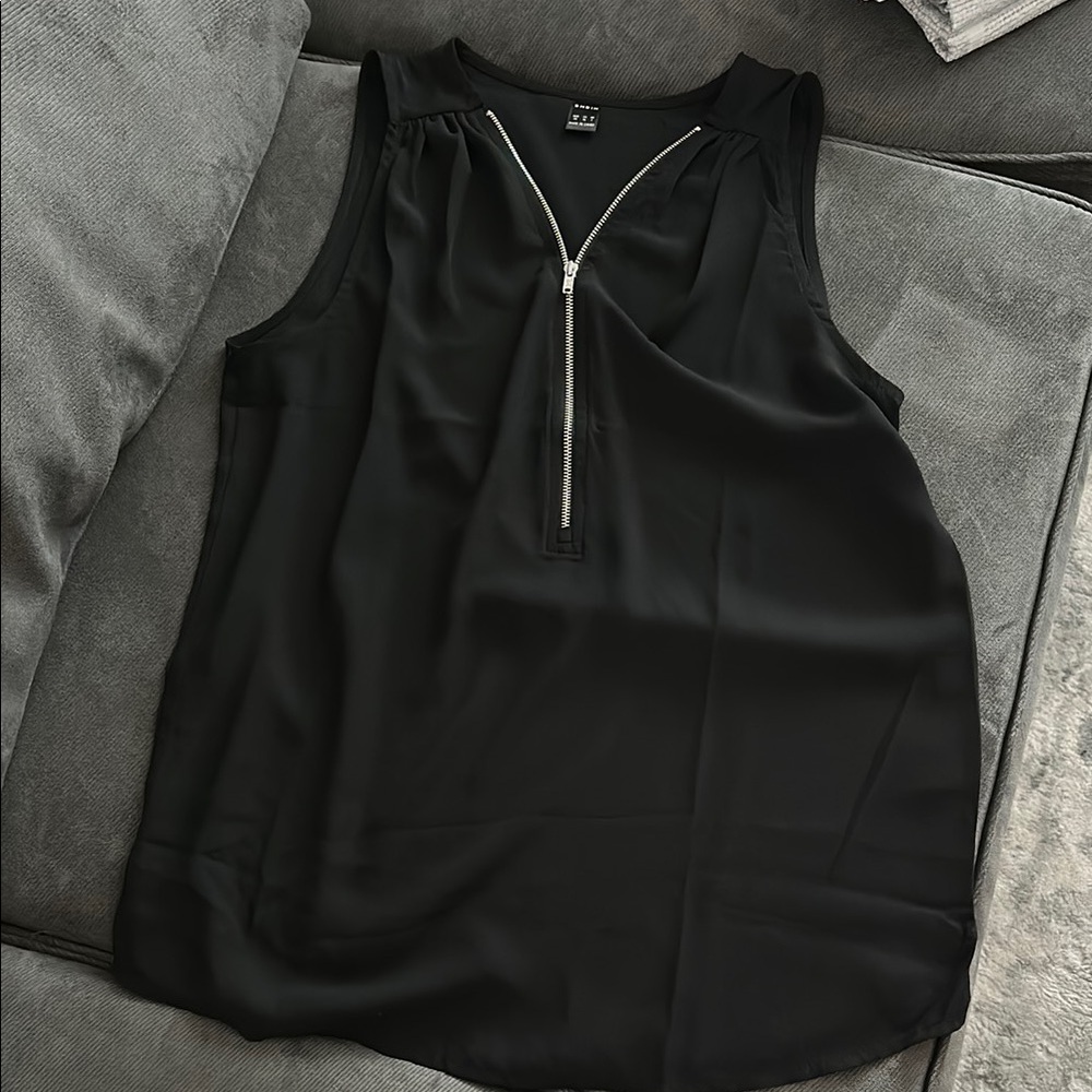 SHEIN Black Asymmetrical Zippered Tank Top
